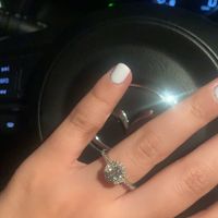 Post para enseñar tu hermoso anillo de compromiso jijiji 💍 - 1