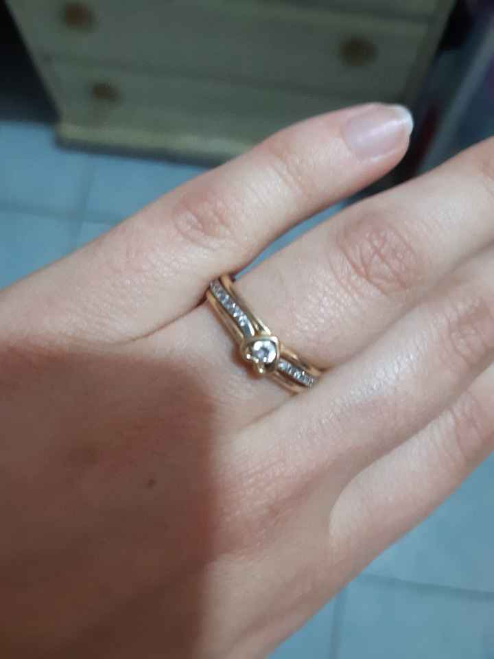Mi anillo no parece de compromiso? - 1