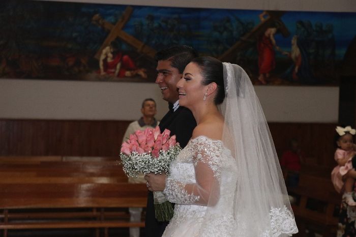 Recogido bajo o alto, y con velo. ¡VOTA! 2