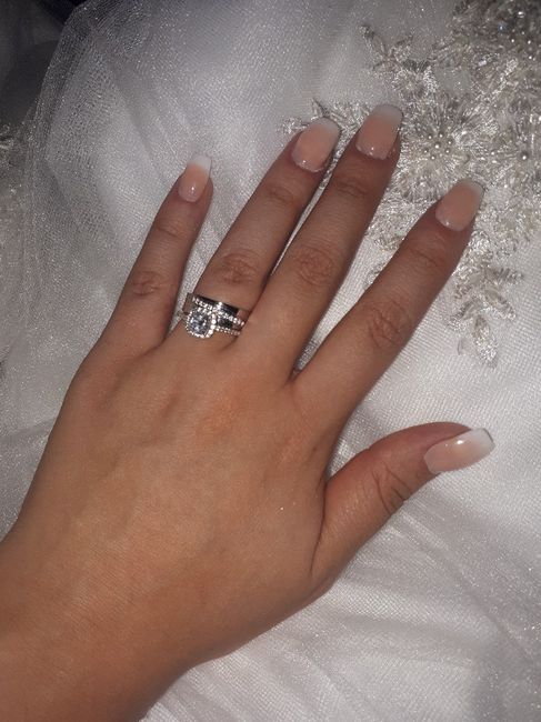 Prefieres usar uñas con color o sin nada? 1