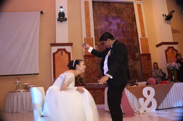 a ustedes les gustó o les gustaría que les quiten la liga el día  de la boda. 5