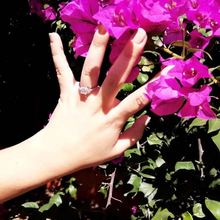 Tengo muchas pero esta fue prácticamente la primera que e tome solo a mi mano con el anillo 