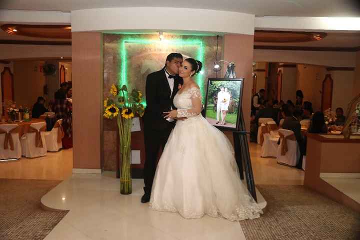 La loca de los girasoles en 8 fotos - 1