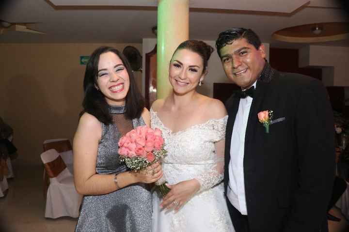 Fotos del épico momento “novia lanza tu ramo” - 1