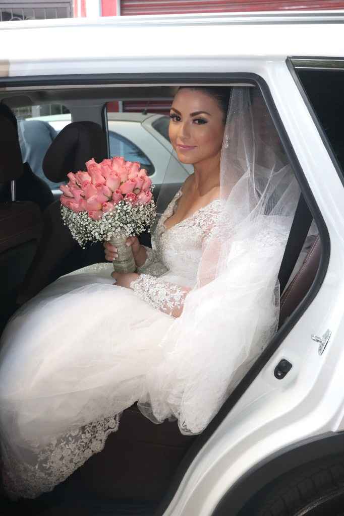 Fotografías de novias en el auto de bodas - 1