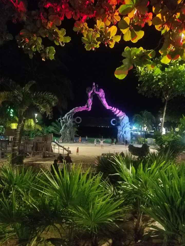 Saraí reta a los novios de la comunidad a subir fotos donde quieren su luna de miel! - 5