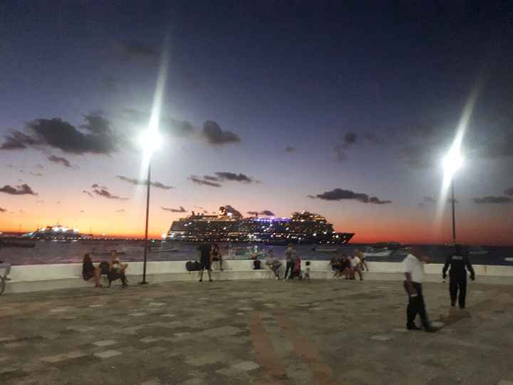 Saraí reta a los novios de la comunidad a subir fotos donde quieren su luna de miel! - 7