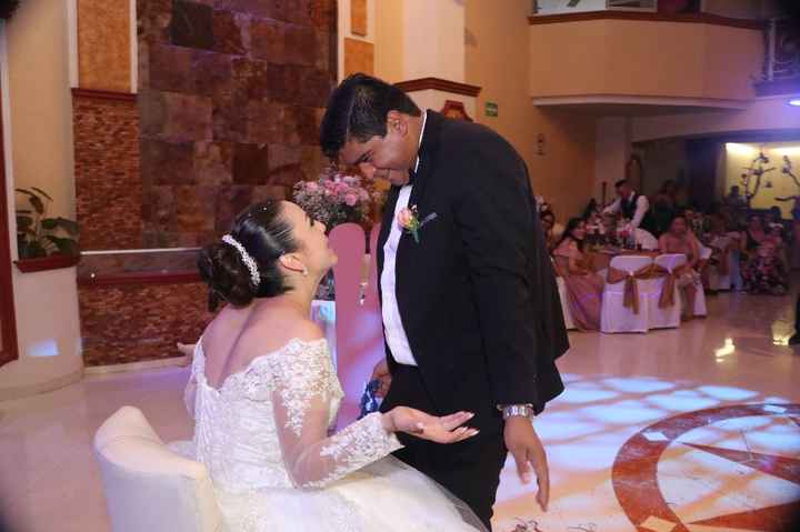 a ustedes les gustó o les gustaría que les quiten la liga el día  de la boda. - 3