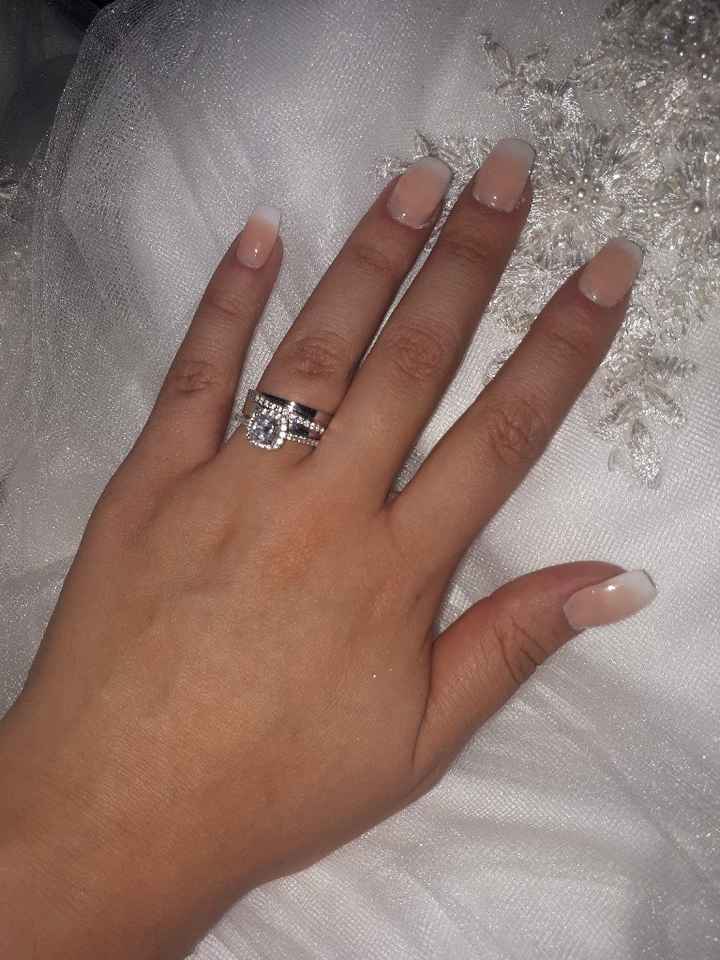 Dia Festivo y de presumir su anillo de compromiso - 1