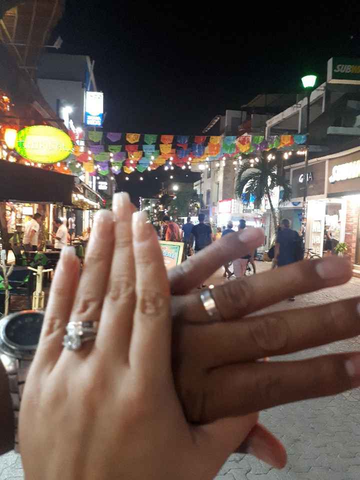 Dia Festivo y de presumir su anillo de compromiso - 4