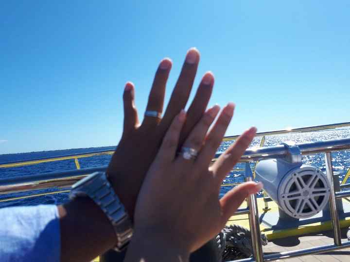 Dia Festivo y de presumir su anillo de compromiso - 7