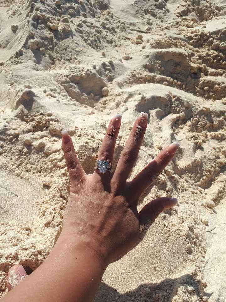 Dia Festivo y de presumir su anillo de compromiso - 8