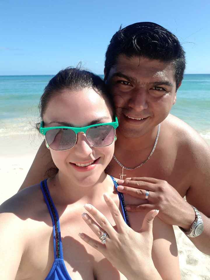 Dia Festivo y de presumir su anillo de compromiso - 9