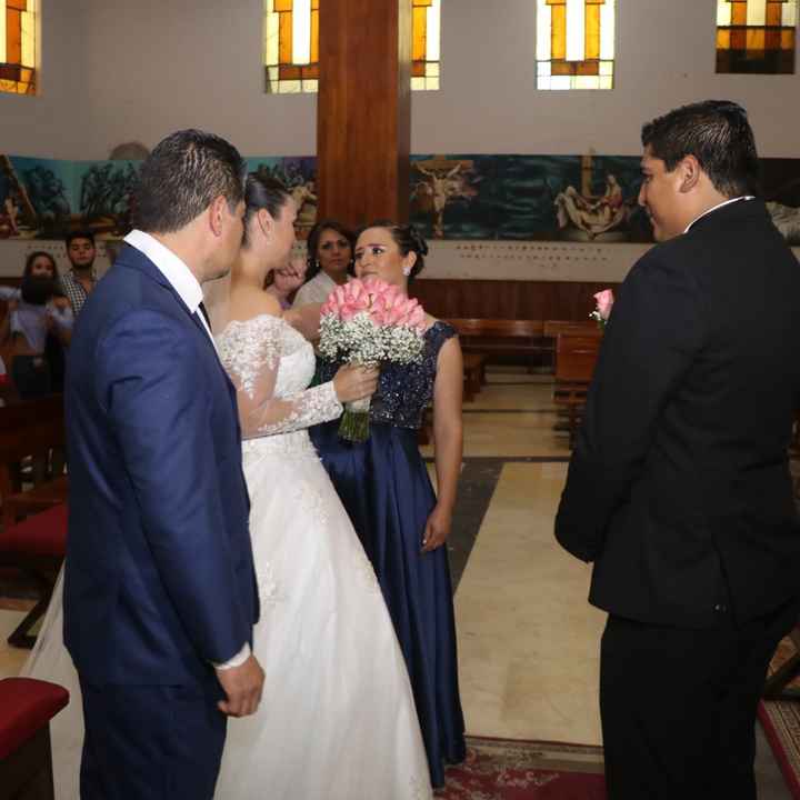 Entrar sola o acompańada al altar por su papa ? - 2