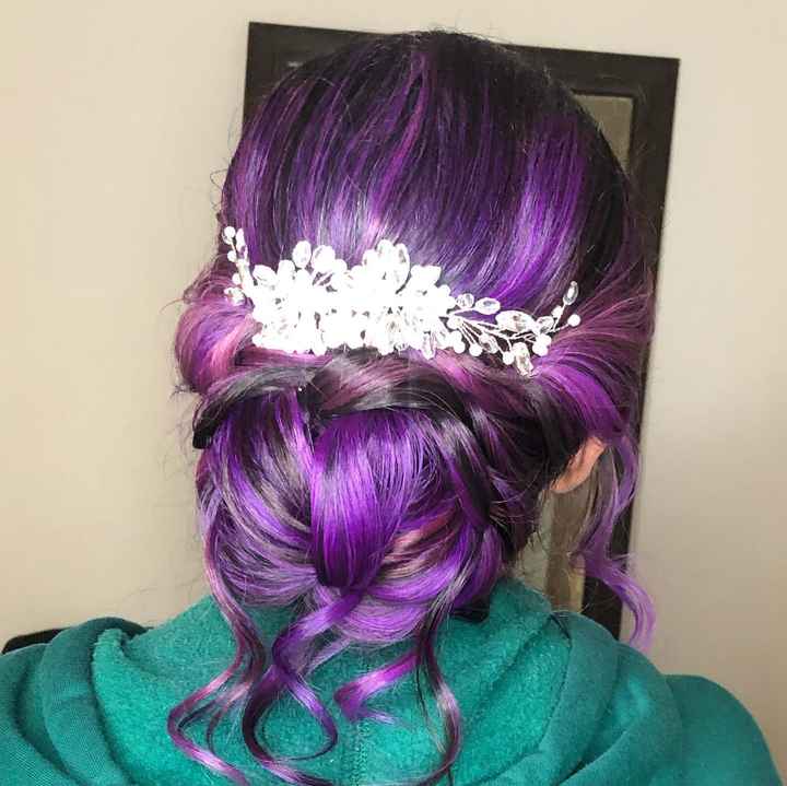 Novia con cabello morado - 1