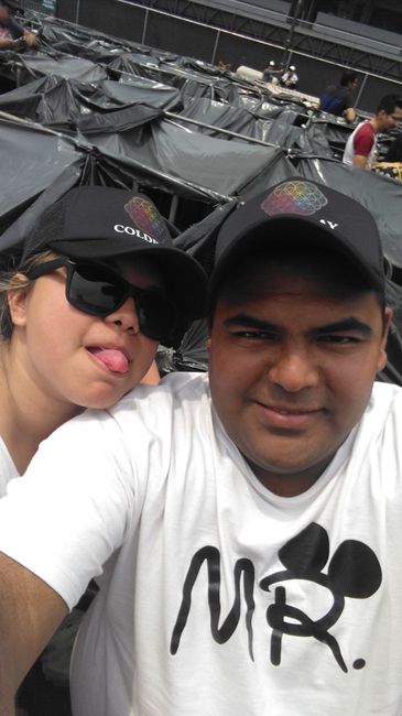 Esperando para entrar al foro sol, todos asoleados 