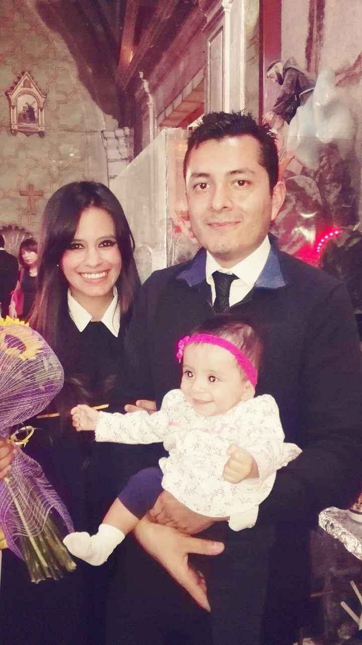 el día de mi graduación con mi novio y nuestra hija!! 
