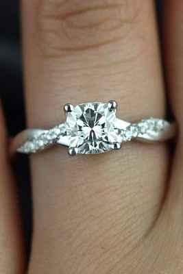mi anillo y mis aretes