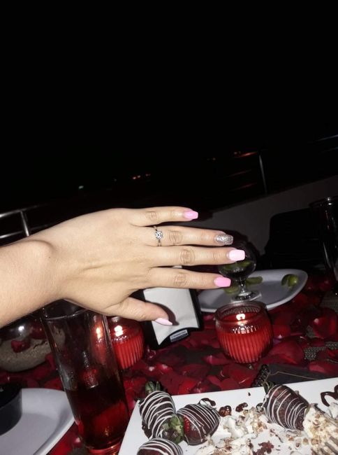 📸 Publica una foto mostrando su anillo de compromiso o alianza de boda 19