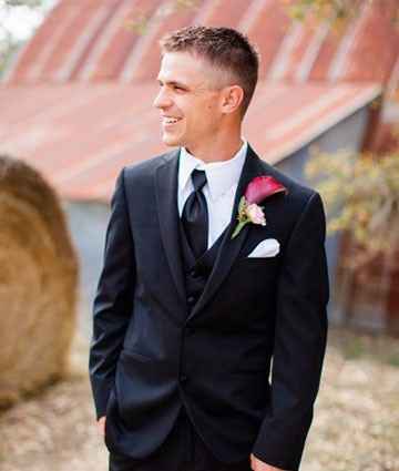novio con corbata