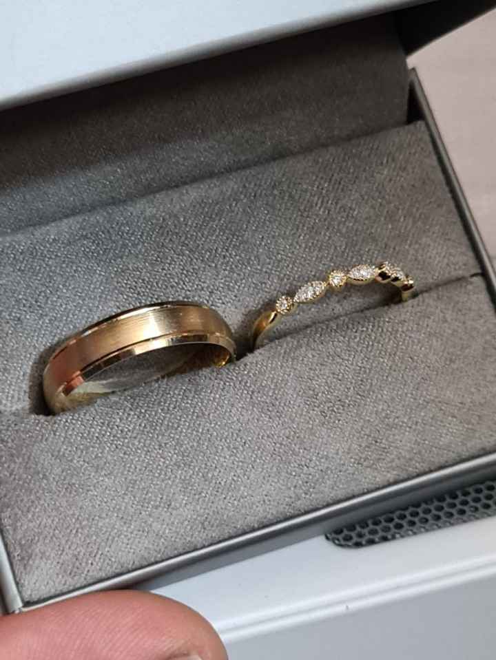 📸 Publica una foto mostrando su anillo de compromiso o alianza de boda - 2