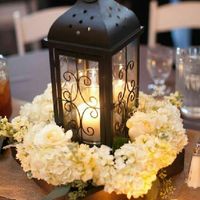 Centros de mesa  y caminos con jaulitas, faroles, candiles, velas y flores. Ideas. - 1