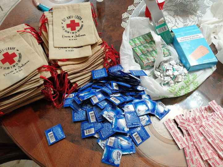 Recuerditos - Kit anticruda y madrina de ramo - 1