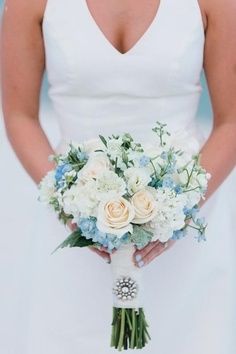 Diseños de uñas originales: el color del cielo en tus manos!