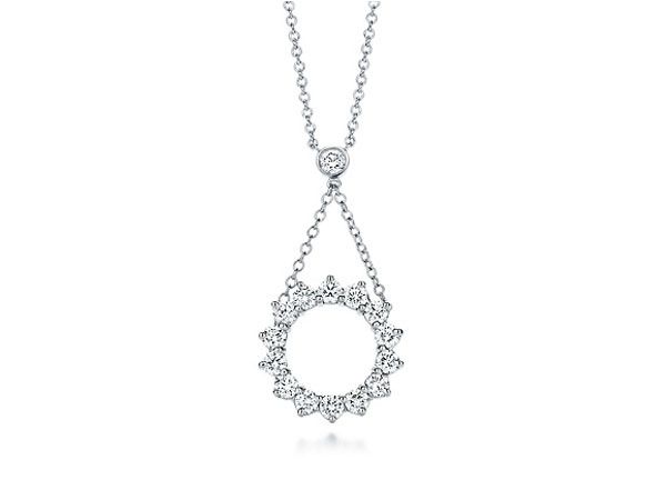 Las joyas y el escote del vestido de novia 