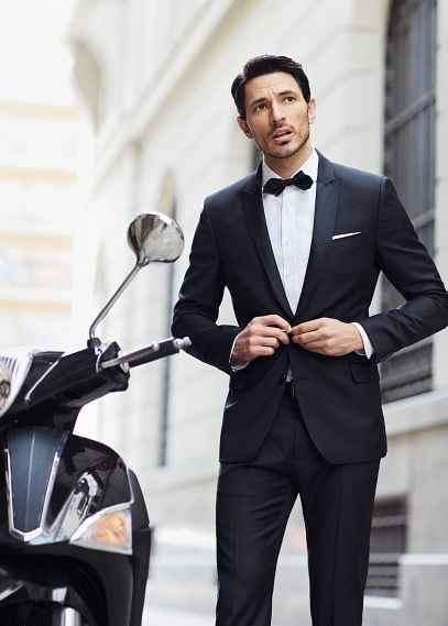 El traje de novio para una boda de etiqueta con código de vestimenta “Black Tie”