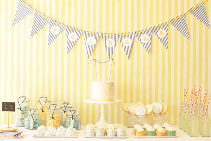 Candy buffet en amarillo