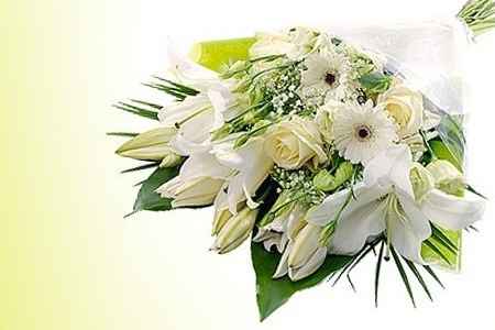 Ramo de rosas blancas, lilys y gerberas