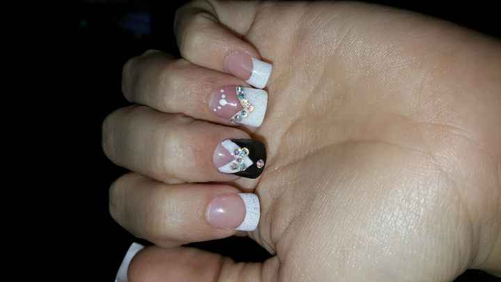 Enamorada, pero confundida: ¿Uñas clásicas o innovadoras? - 1