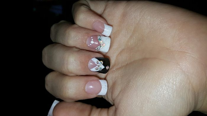 Enamorada, pero confundida: ¿Uñas clásicas o innovadoras? - 1