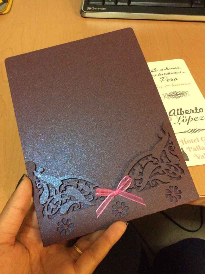 el sobre y el brillo en azul