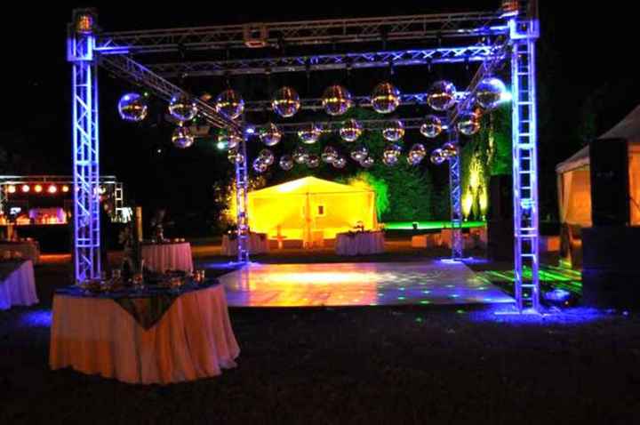 Ayuda! Busco montaje/deco pistas de baile Morelos - 2
