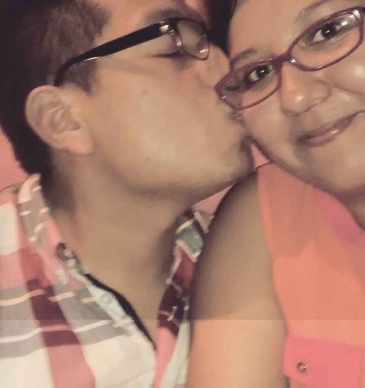 Presuman a su prometido!! - 1