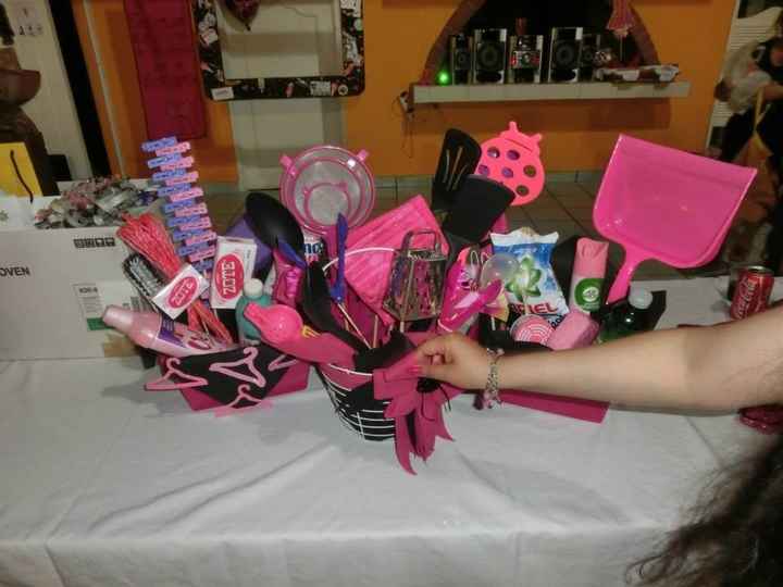 Arreglo de mesa para despedida de soltera