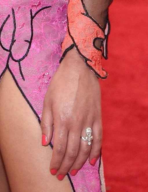 anillo de compromiso de fka twigs