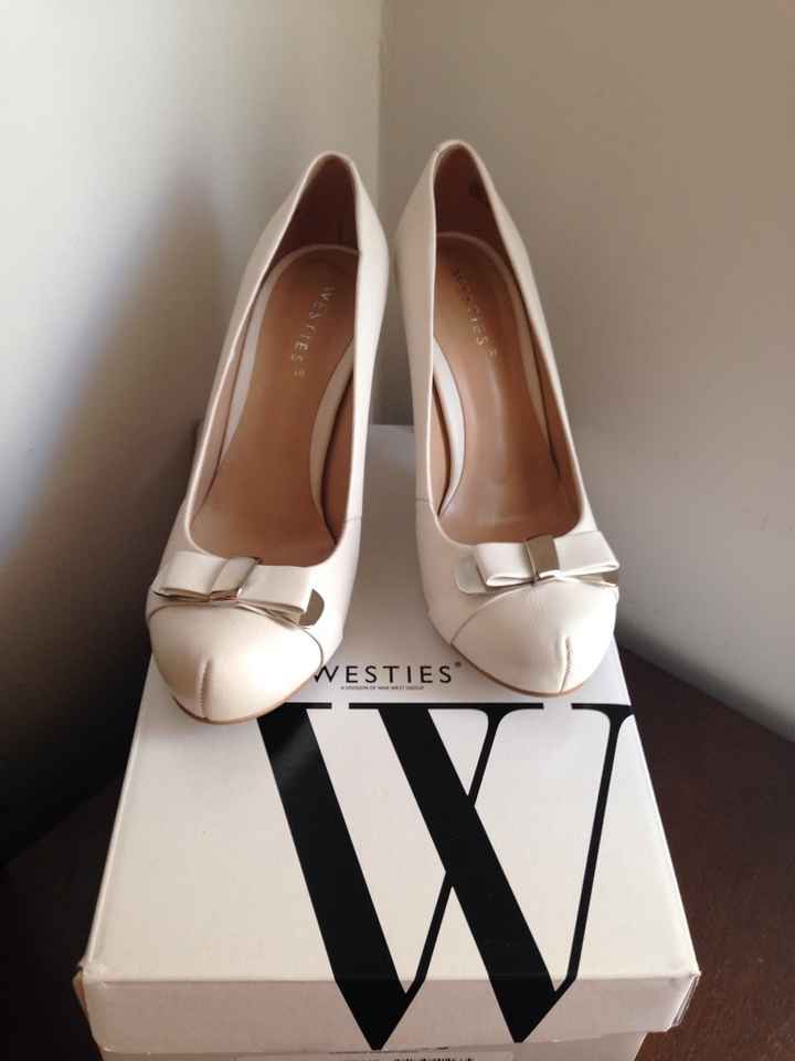 Nuestra boda m y m las zapatillas de la novia. - 1