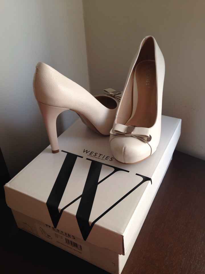 Nuestra boda m y m las zapatillas de la novia. - 1