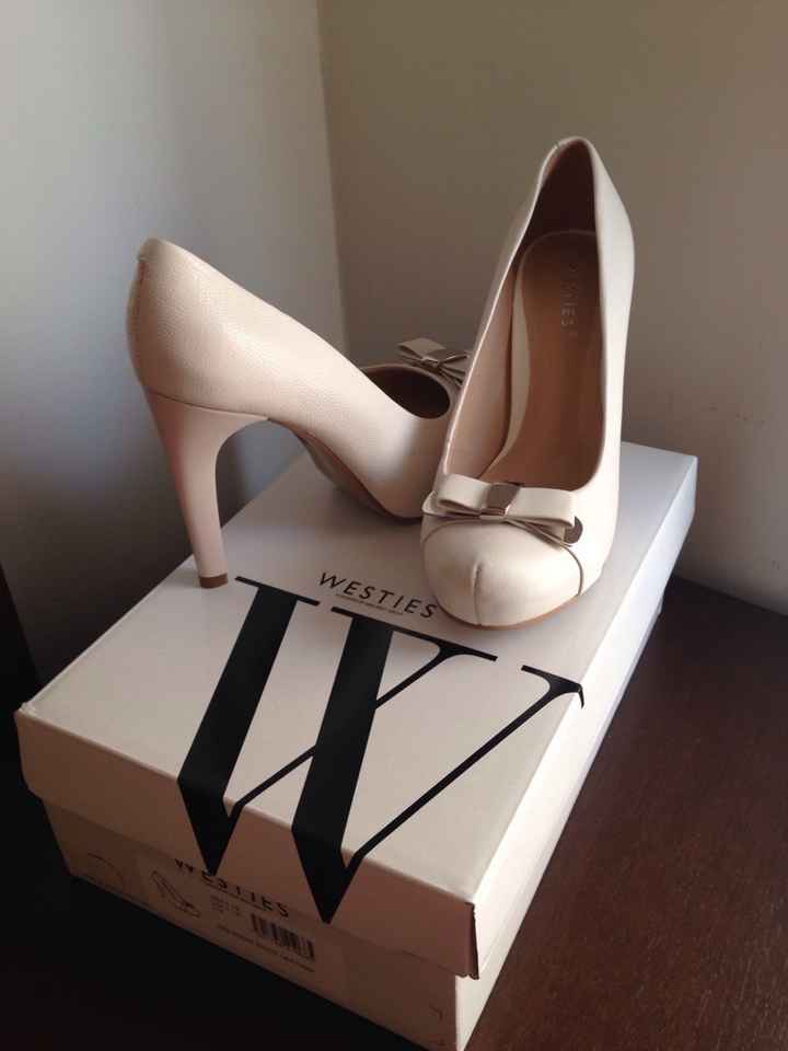 Nuestra boda m y m las zapatillas de la novia. - 1