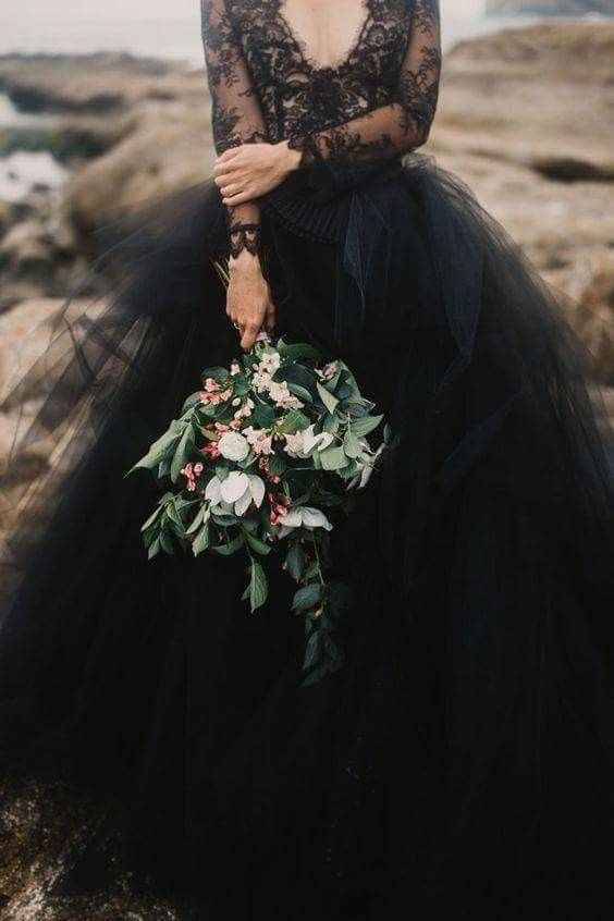 empezaría desde el vestido en negro 