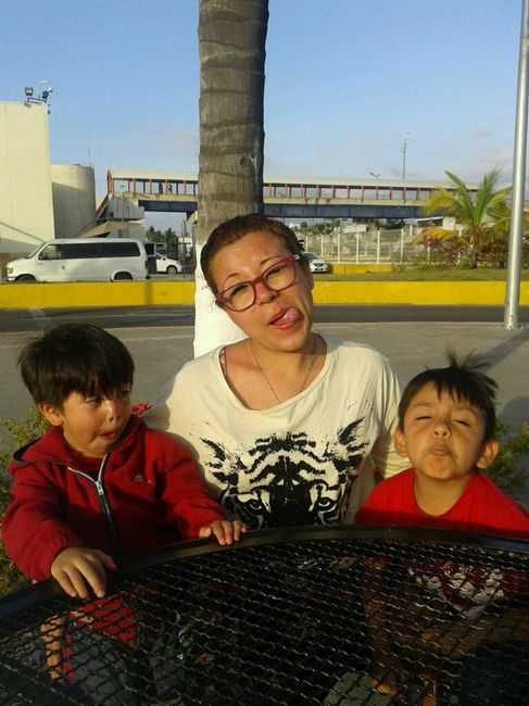 Y con ustedes, ¡ mis pajecitos  ! (: - 1