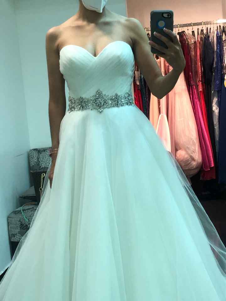 Hola a todas quisiera saber cuál vestido se les hubiera hecho más bonito . Ya que compre uno y lo ve