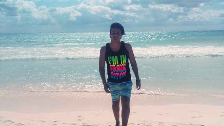 Mi esposo en la playa