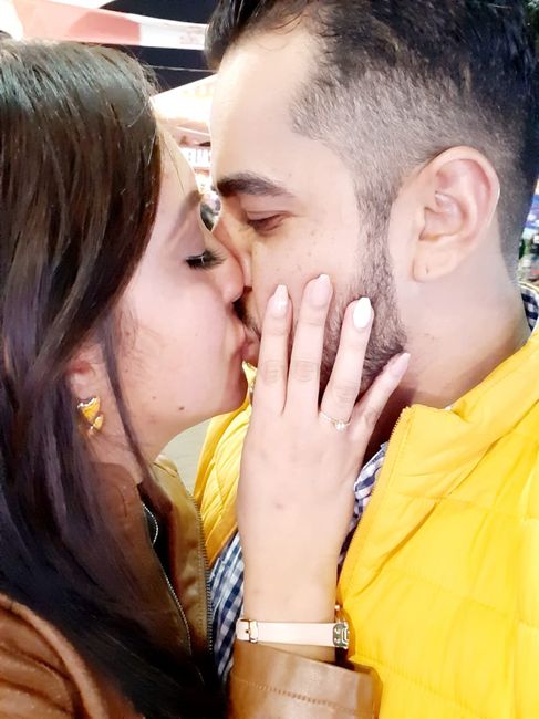 "Itza reta a los novios de la comu a mostrar la foto de su propuesta de matrimonio" 5