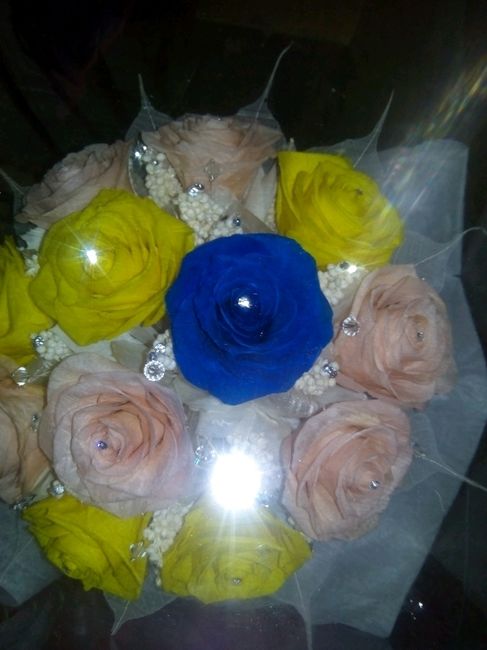 Novias hermosas les presento mis ramos hermosos que me regalo mi hermana a  unos días de mi gran día