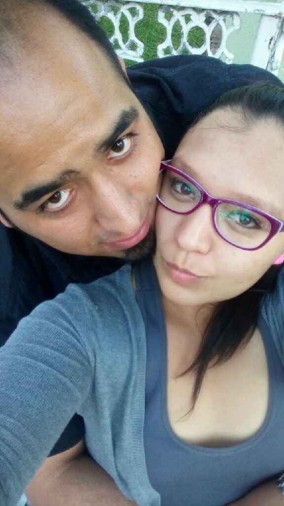 Fotos con su prometido.. - 1