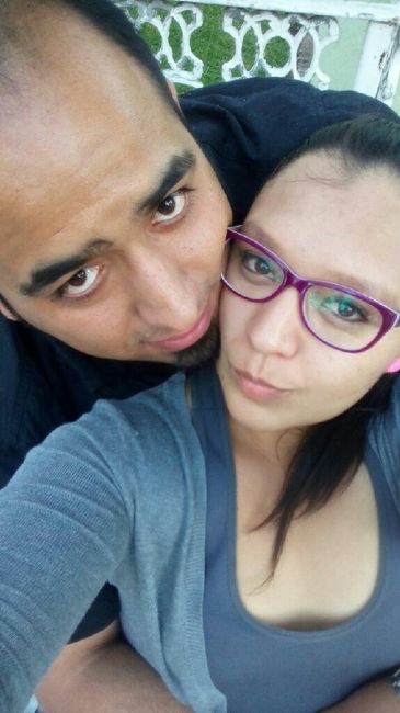 Fotos con su prometido.. - 1